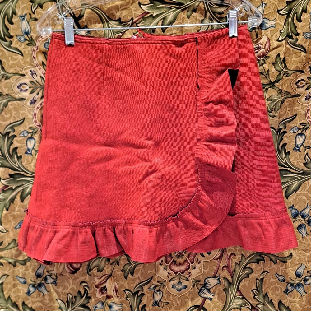 NWT red ruffled skirt  with zipper